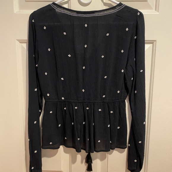 Cute Abercrombie & Fitch Top - Picture 2 of 2